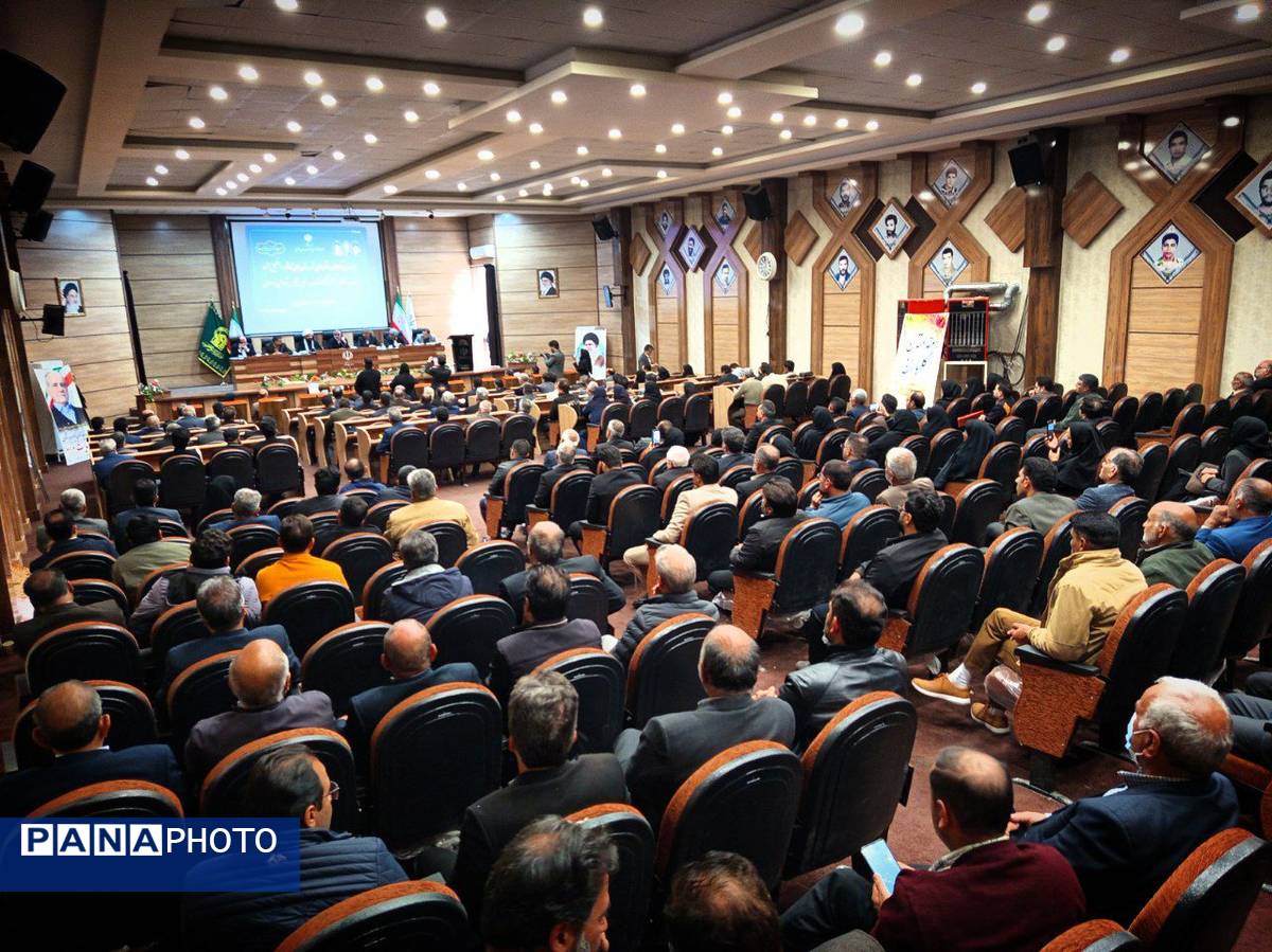 نایب رئیس مجلس شورای اسلامی پای درد دل فعالان اقتصادی نشست