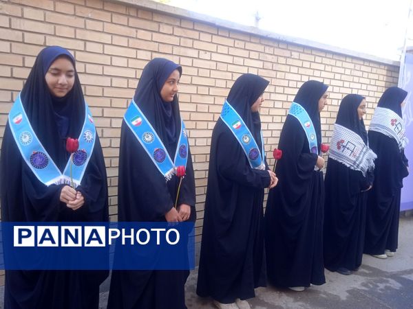  اجرای طرح انس با قرآن دبیرستان خاص نمونه فرهنگ مهر فاطمی