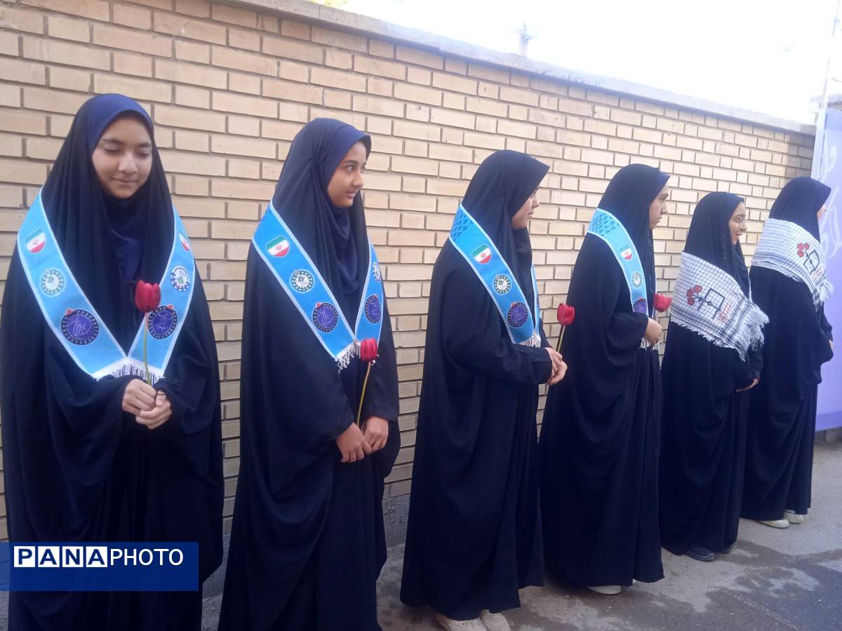 اجرای طرح انس با قرآن دبیرستان خاص نمونه فرهنگ مهر فاطمی