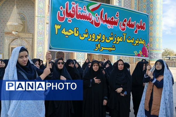 تشییع پیکر مادر شهیدان مشتاقیان در شیراز