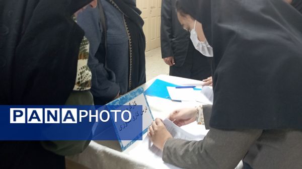 برگزاری جلسه اولیا و مربیان در مدرسه نمونه اندیشه شهرستان کاشمر