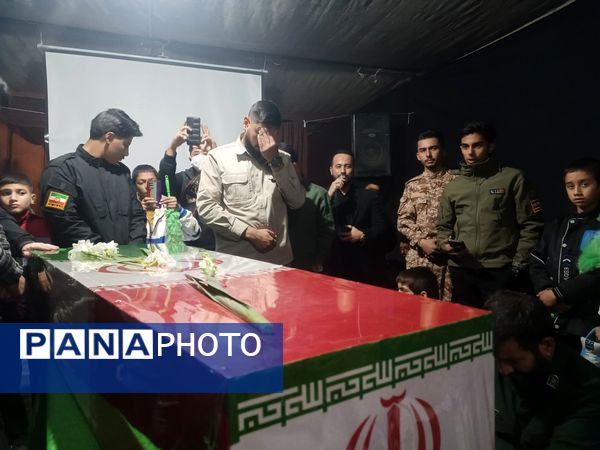 تشییع پیکر شهید گمنام در نمایشگاه یاس کبود 