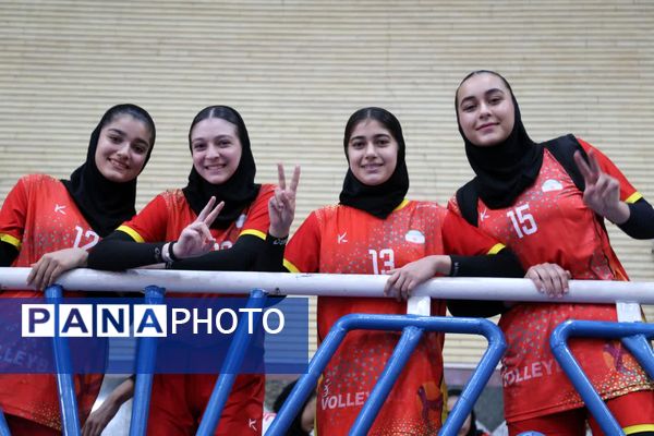 پایان اردوی انتخابی تیم ملی والیبال دانشآموزی دختران و پسران در خوزستان