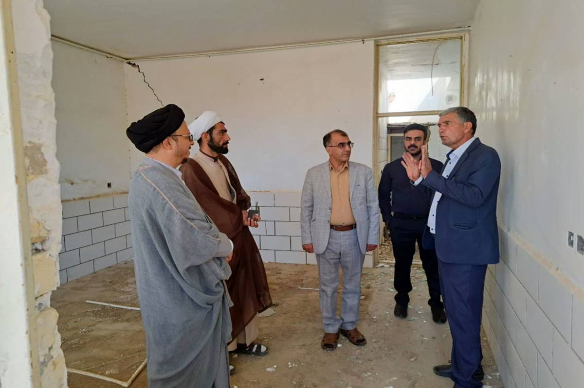 بازدید مسئولان سامان از خانه عالم هوره 