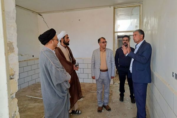 بازدید مسئولان سامان از خانه عالم هوره 
