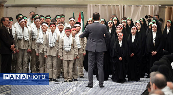 دیدار پیشکسوتان و فعالان دفاع مقدس و مقاومت با مقام معظم رهبری