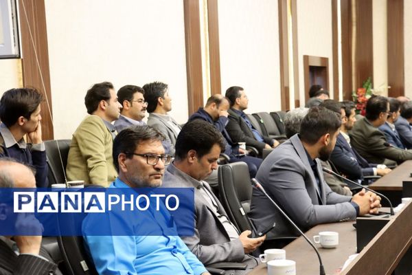 نشست هم‌اندیشی فرهنگیان تربت‌حیدریه با محوریت نهضت مدرسه‌سازی