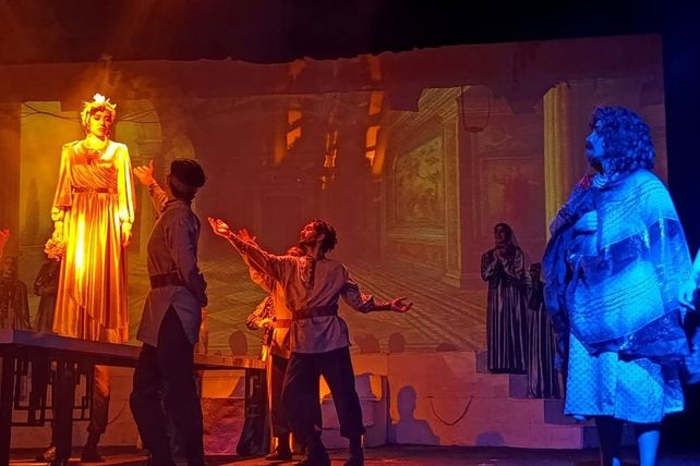 نمایش هیولا‌کش در تئاتر کودک