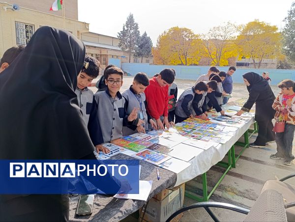برگزاری نمایشگاه کتاب در دبستان معلم دو آشخانه 