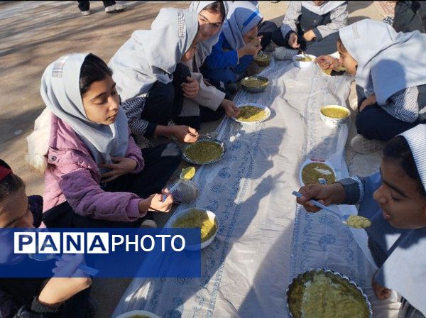 آش نذری‌‌ به‌ مناسبت‌ شهادت‌ امام‌ هادی (ع) در مدرسه تکتم خلیل آباد