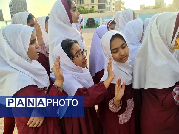 آیین افتتاحیه هفته «سفیران سلامت» در مدرسه شهید ابراهیم تنیده 