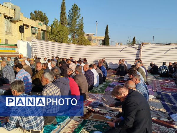 نماز عید فطر ۱۴۰۴ در روستای ظفرآباد شیراز اقامه شد