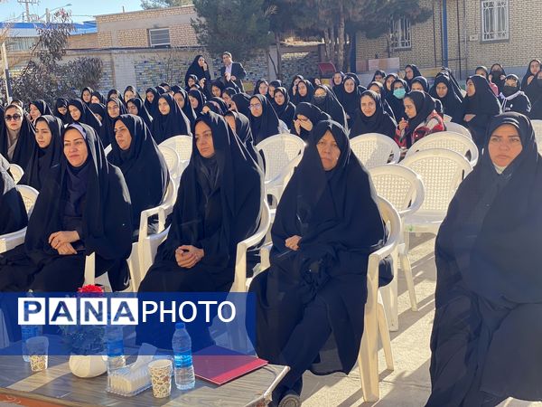 نواخته شدن زنگ انقلاب در دبیرستان نمونه دولتی آمنه(س) 