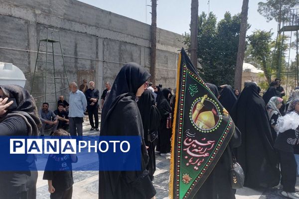 خیل عاشقان حسینی در مسیر جاماندگان اربعین رباط کریم