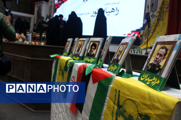 همایش تقدیر از فعالان اردوهای راهیان نور دانش‌آموزی در قم