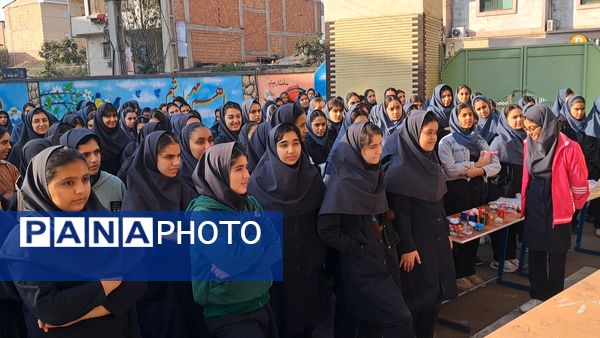 بازارچه دست‌ساخته‌های دانش‌آموزی در دبیرستان بهار آزادی قائمشهر