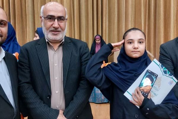 هر نوجوان ایرانی می‌تواند نوری برای فردای کشورش باشد