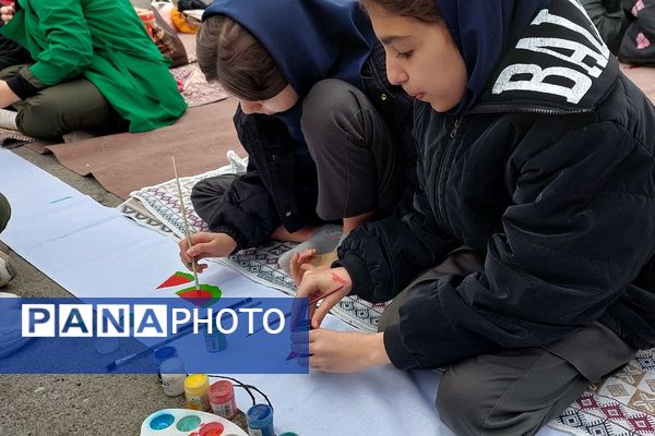 نمایشگاه دست سازه‌های دانش‌آموزان مدرسه شهید شرافت بهارستان‌دو