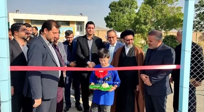 نخستین زمین ورزشی روباز مدارس استان مرکزی در شازند افتتاح شد