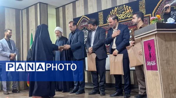  اولین نمایشگاه آثار هنری با موضوع عفاف و حجاب در کانون ملائک شهرستان قرچک