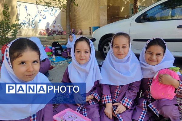 شادی و هیاهوی کودکان در اردوی درون مدرسه‌ای  آموزشگاه ایران ۲ به مناسب هفته ملی کودک 