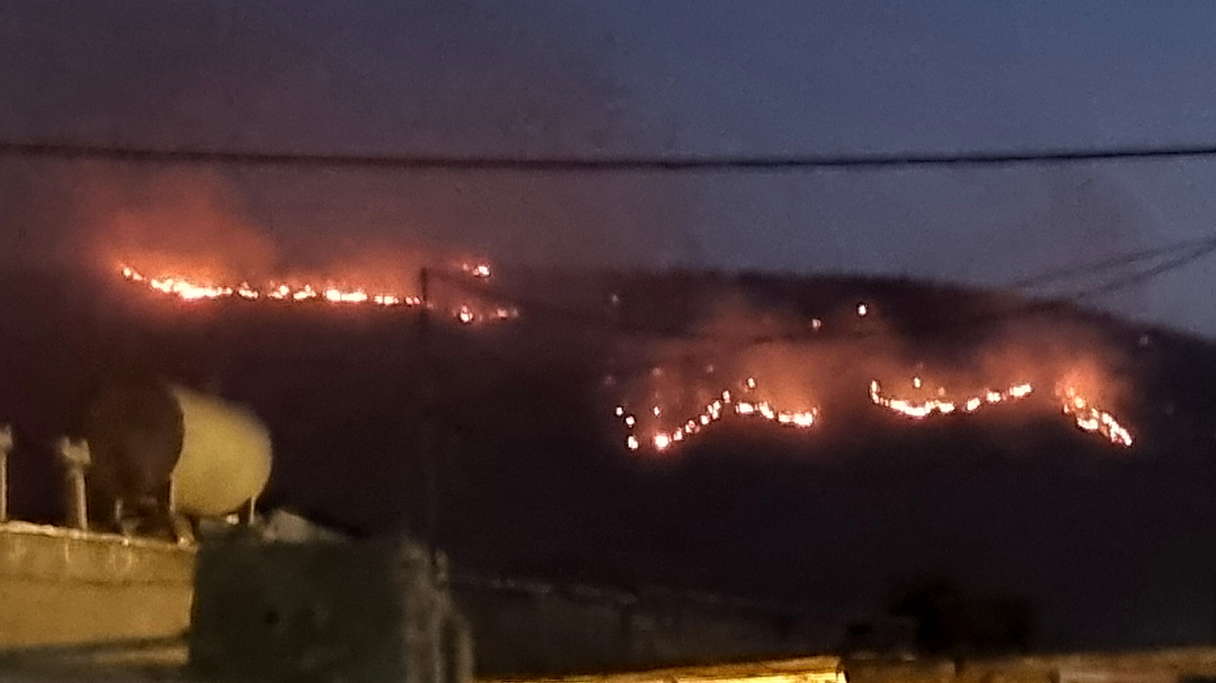 طبیعت سبز لرستان همچنان در محاصره آتش است؛ ضروت بسیج همگانی برای اطفای حریق در جنگل‌های ویسیان