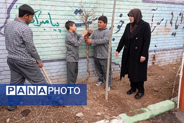 حضور کارشناس آموزش و ترویج منابع طبیعی در مدارس منطقه کهریزک 