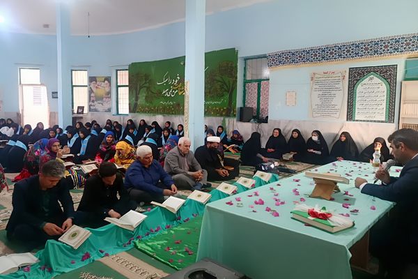محفل انس با قرآن کریم در مجتمع عشایری دخترانه شهرستان کهنوج