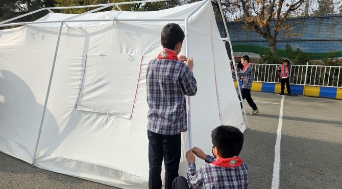 مانور زلزله با حضور مسئولین آموزش و پرورش ناحیه۱ 