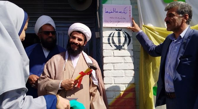 هم صدایی دانش آموزان فروغ دانش در جشن عاطفه ها برای یاری رسانی به نیازمندان