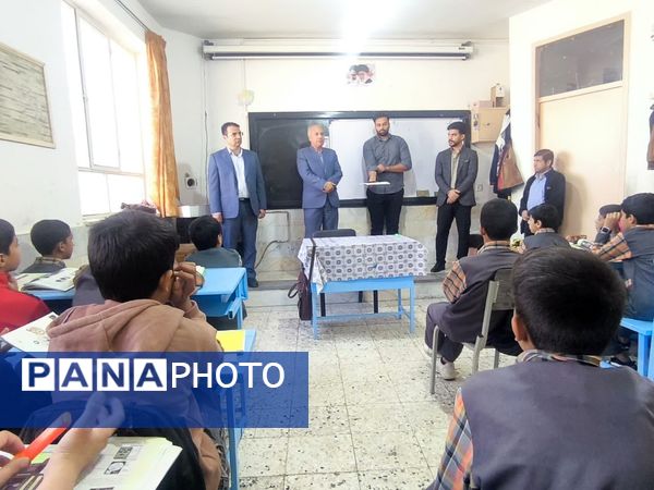 بازدید مسئولین آموزش و پرورش  از دبستان شهید پسندیده فدافن