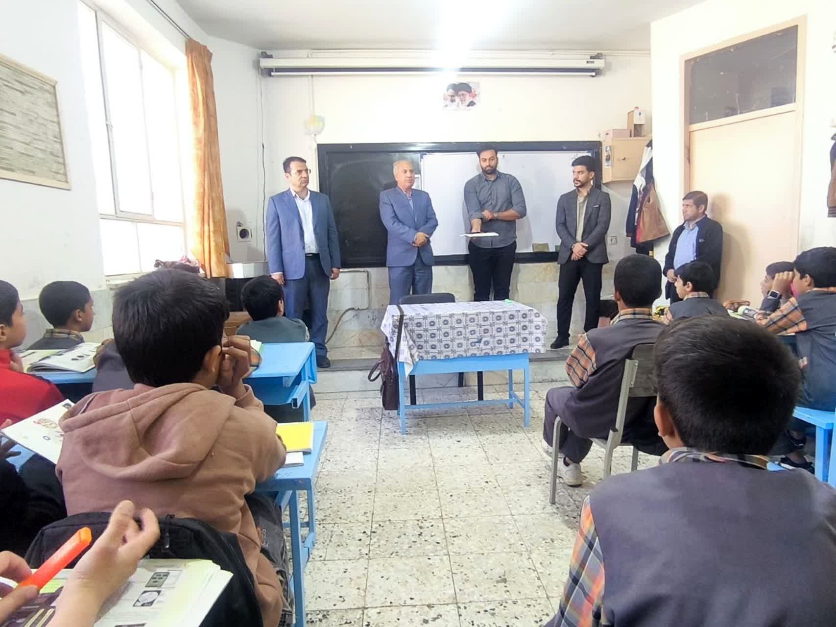 بازدید مسئولین آموزش و پرورش  از دبستان شهید پسندیده فدافن