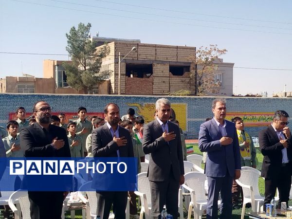 افتتاح چمن مصنوعی دبیرستان نمونه دولتی دانش کاشمر 
