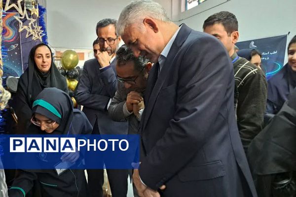 غرفه پژوهش سرای زکریای رازی، جذاب ترین غرفه نمایشگاه دستاوردهای پژوهشی دانش آموزان شهرستانهای تهران 