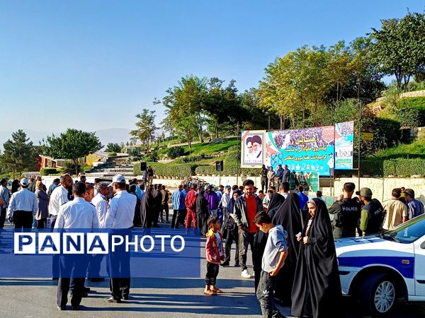 همایش پیاده‌روی خانوادگی به‌مناسبت گرامیداشت هفته نیروی انتظامی