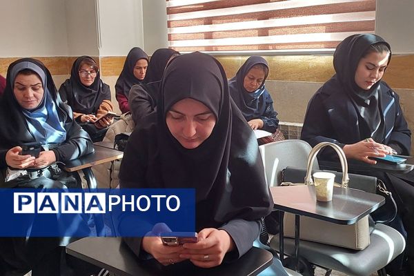  کارگاه تبیین و واکاوی ضروریات سفر یادگیری در دبیرستان‌ نمونه‌دولتی ولایت بهارستان‌دو