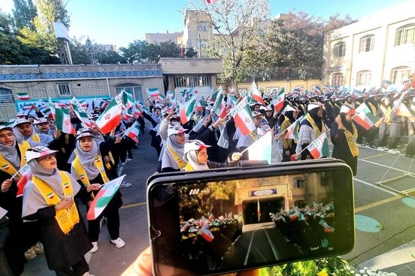 صبحگاه دبیرستان ۱۳ آبان تبریز روی آنتن شبکه سه