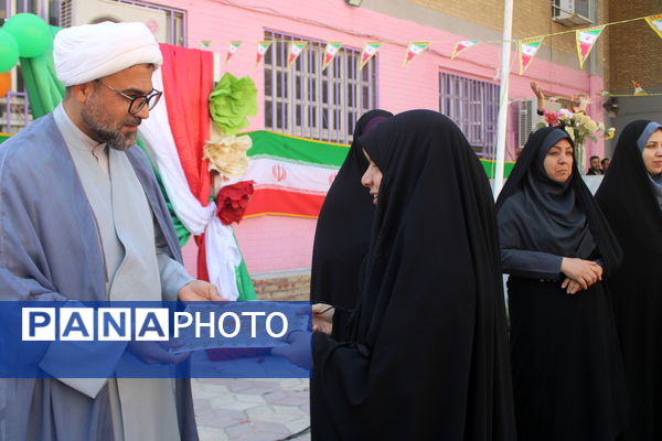 جشن دهه فجر انقلاب اسلامی در دبیرستان رضوان شهرستان بوشهر