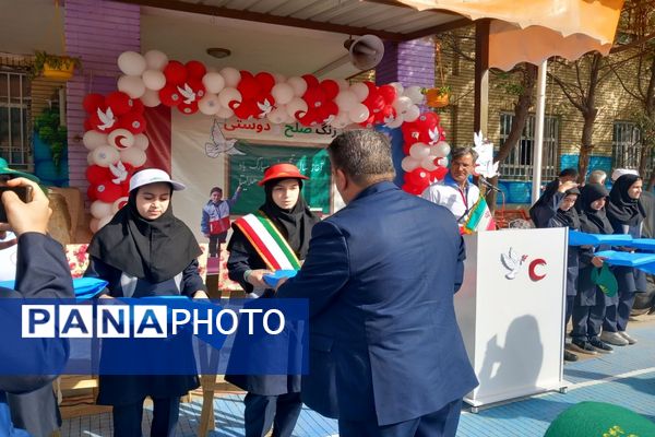 زنگ صلح  و دوستی در دومین روز از سال تحصیلی در مدرسه شاهد ائمه اطهار پاکدشت نواخته شد 