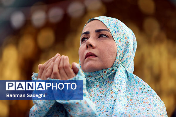 اقامه نماز عید سعید فطر- امامزاده پنج تن(ع) لویزان
