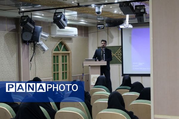 نشست تخصصی اجرای طرح نماد و لیگ جت در مدارس متوسطه ناحیه یک یزد