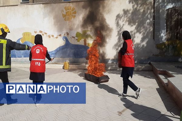 مانور دانش‌آموزی پدافند غیر عامل در شهرستان میناب