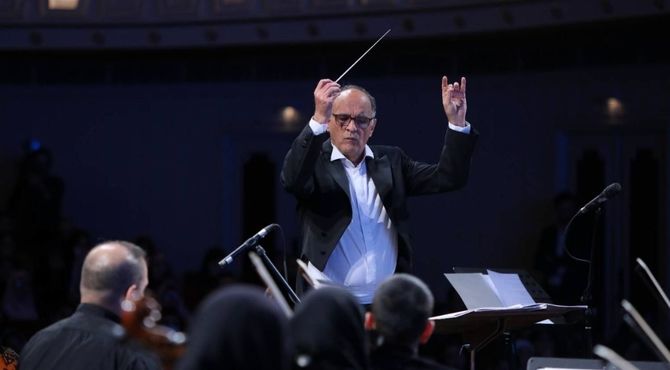 نصیر حیدریان رهبر ارکستر سمفونیک تهران در بیمارستان بستری شد