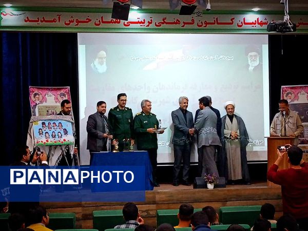 تودیع و معارفه فرماندهان واحد های مقاومت بسیج دانش آموزی شهرستان کاشمر