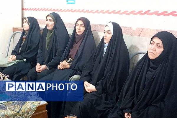 افتتاحیه محفل انس با قرآن‌کریم در دبیرستان جوادالائمه بهارستان‌دو