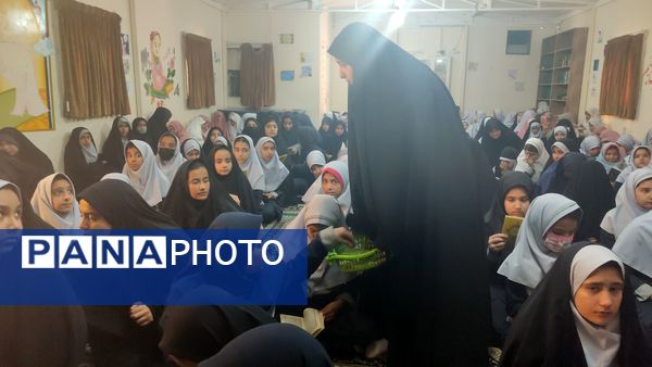 یادواره شهدا در دبستان شاهد حاج تقی آقا بزرگ ناحیه یک مشهد 