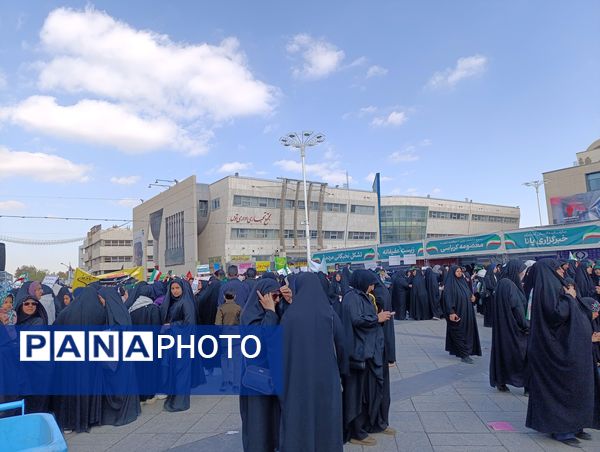 راهپیمایی روز دانش آموز و مبارزه با استکبار در مشهد 