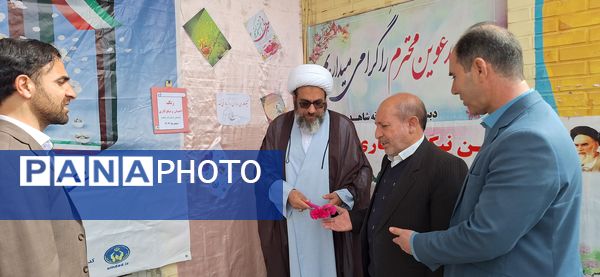 زنگ جشن نیکوکاری با شعار «عیدی برای همه» در دبستان دخترانه شاهد کوهدشت 