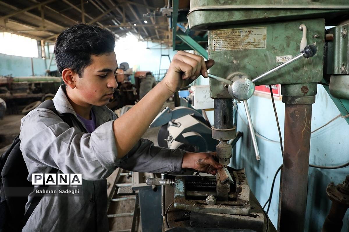 آموزش‌های هنرستانی با مشارکت صنایع با بالاترین استانداردها در اختیار دانش‌آموزان قرار گیرد