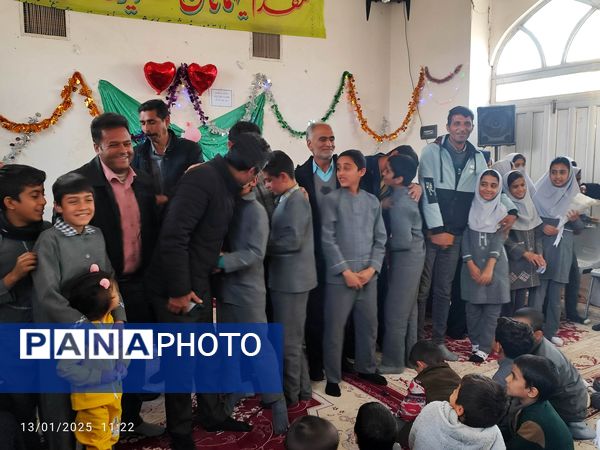 برگزاری مراسم روز پدر در مدارس خلیل‌آباد 